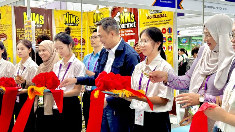 Official Opening of Malaysian Entrepreneurs Booths under KUSKOP at CAEXPO 2025